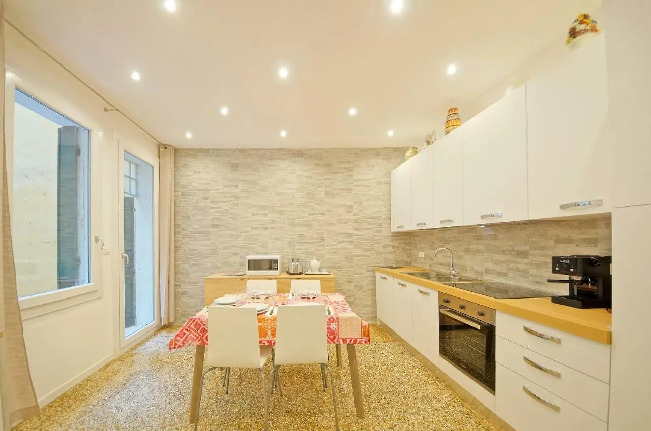 Dolcevita Apartments N 373 Venice Italy